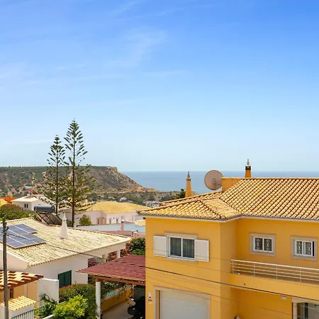 Dos Gunn, Da Holiday home