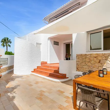 Dos Gunn, Da Holiday home