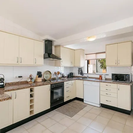 Holiday home Dos Gunn, Da Praia Da Luz