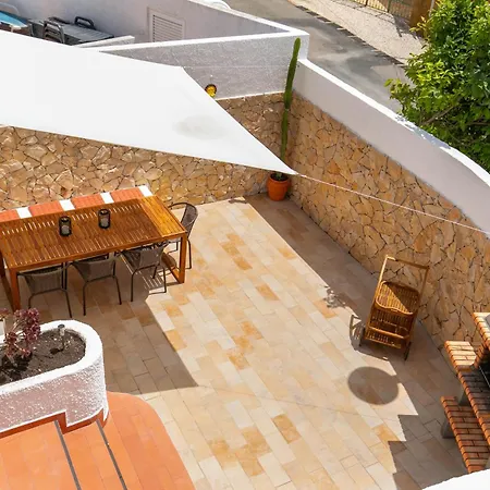 Dos Gunn, Da Casa de Férias