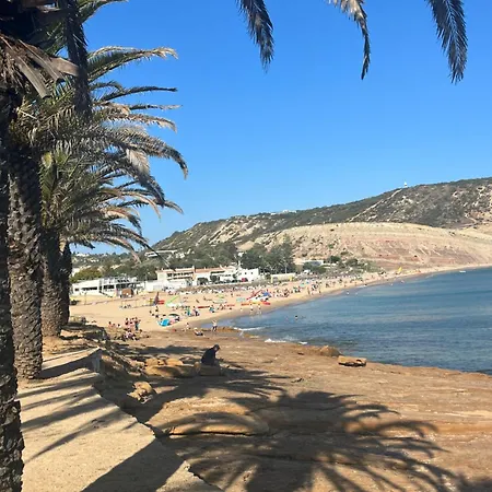 Tatil Evi Dos Gunn, Da *